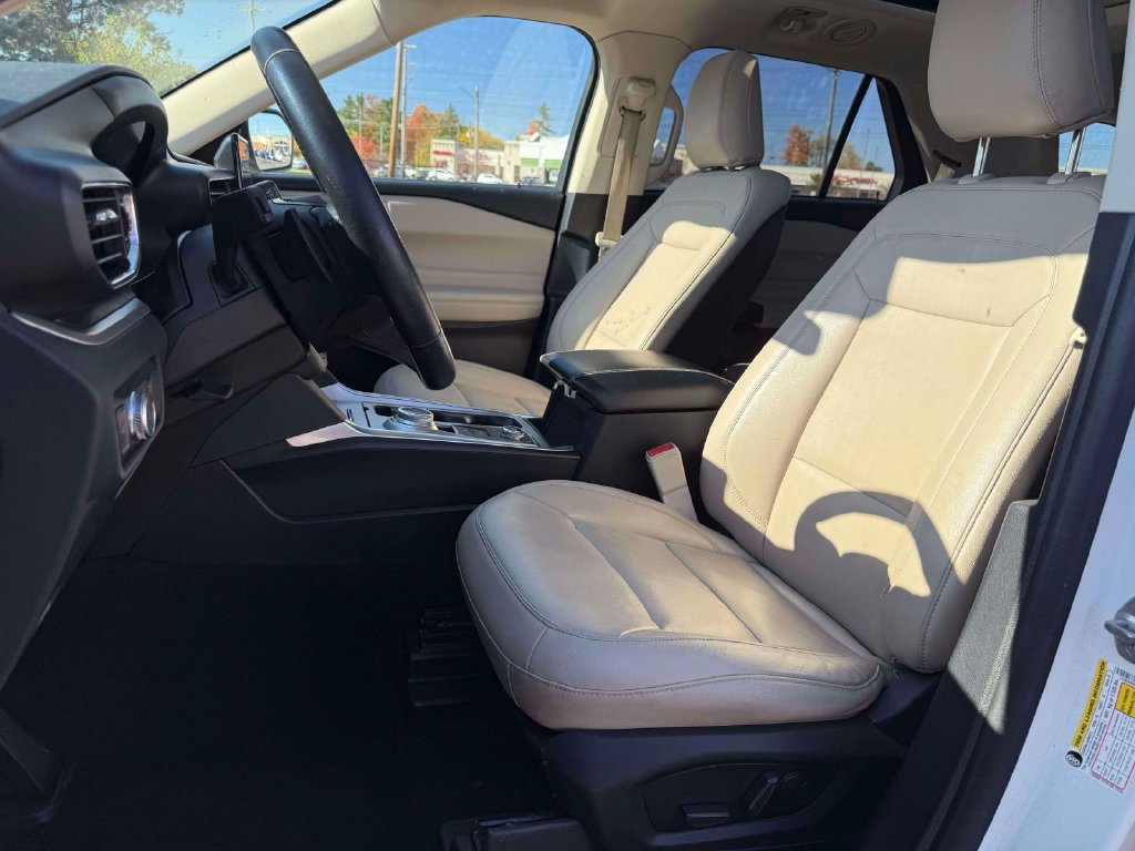Used 2020 Ford Explorer XLT w/ Equipment Group 202A AWD/4WD image 13