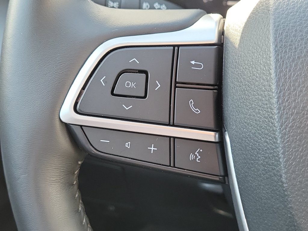 Used 2024 Toyota Highlander Limited FWD image 9