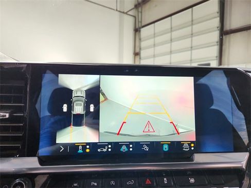 Used 2023 Chevrolet Silverado 1500 High Country image 31