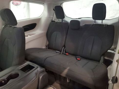 Used 2017 Chrysler Pacifica Touring FWD image 27