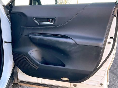 Used 2021 Toyota Venza LE image 22