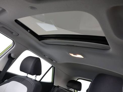 Used 2023 Hyundai Venue SEL w/ Cargo Package image 16