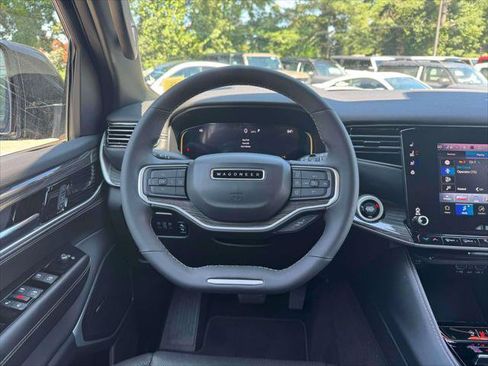 Used 2022 Jeep Wagoneer Series III AWD/4WD image 23