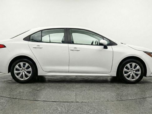 Used 2025 Toyota Corolla LE image 11