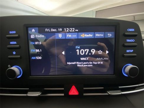 Used 2025 Hyundai Elantra SE w/ Cargo Package image 16