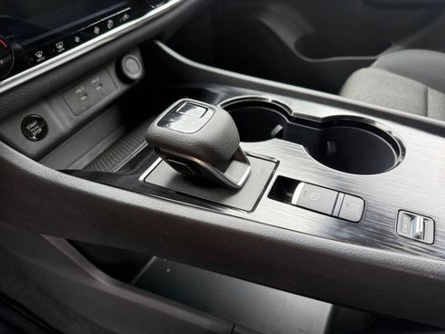 Used 2025 Nissan Rogue SV FWD image 39