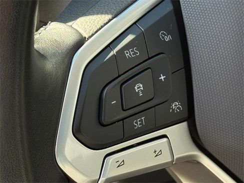 Certified 2023 Volkswagen Jetta SE w/ Panoramic Sunroof Package image 12