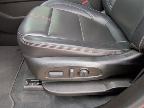 Used 2022 Chevrolet Traverse RS image 13