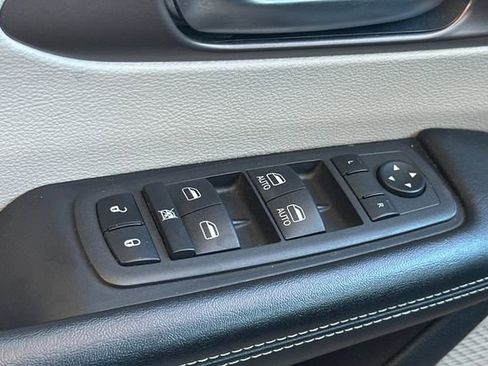 Used 2022 Chrysler Voyager LX FWD image 15