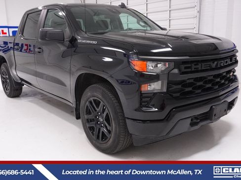 Used 2023 Chevrolet Silverado 1500 Custom image 3