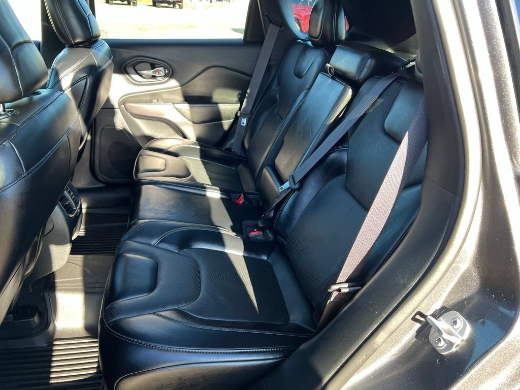 Used 2022 Jeep Cherokee Limited w/ Mopar Interior Package AWD/4WD image 24