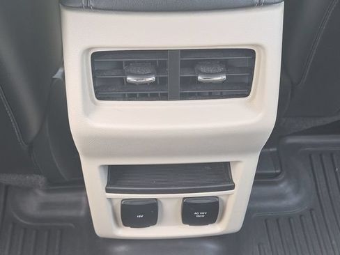 Used 2016 Ford Edge Titanium w/ Technology Package AWD/4WD image 21