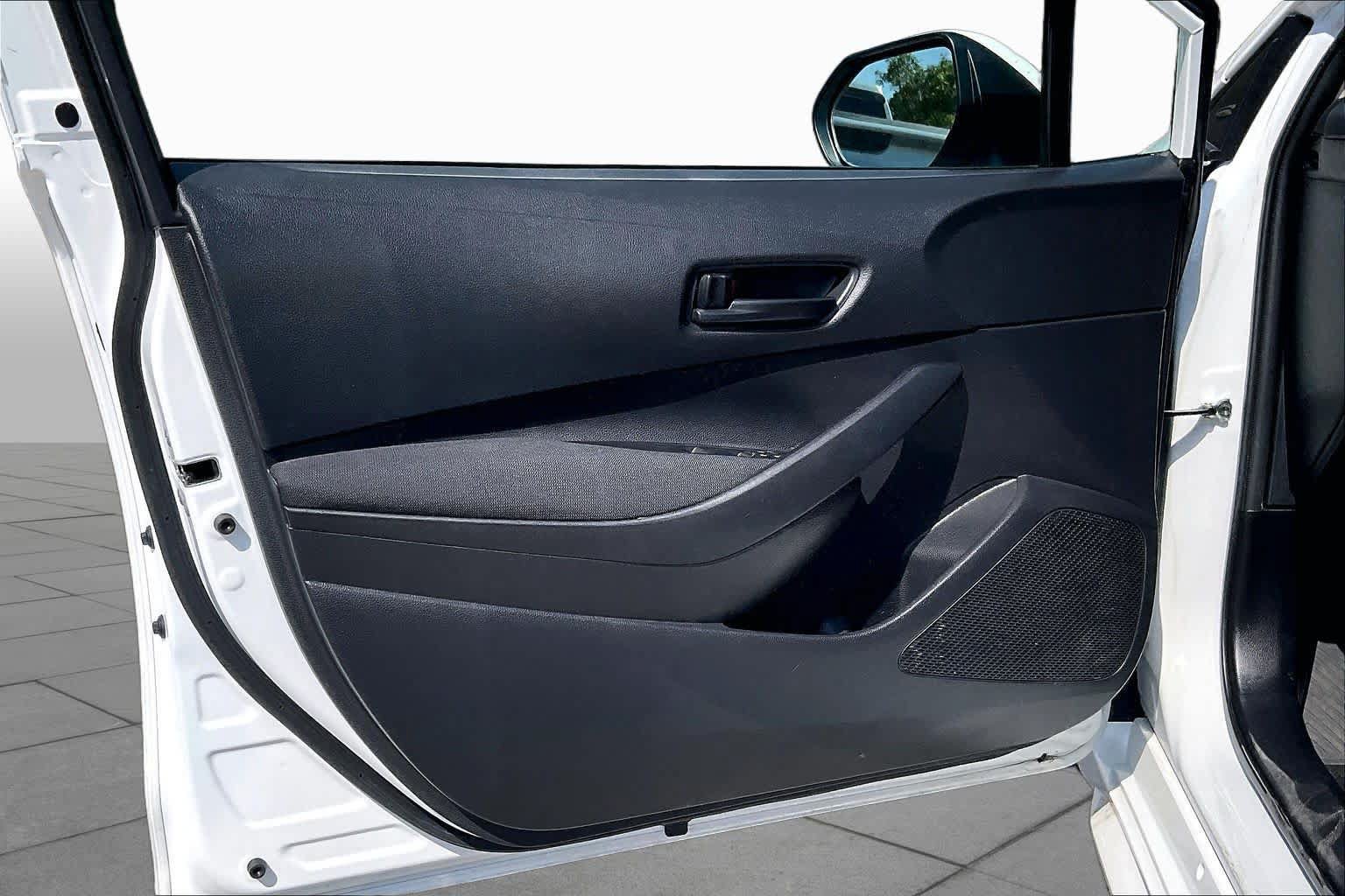 Used 2025 Toyota Corolla LE FWD image 20