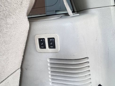 Used 2010 Lincoln Navigator 4WD image 31