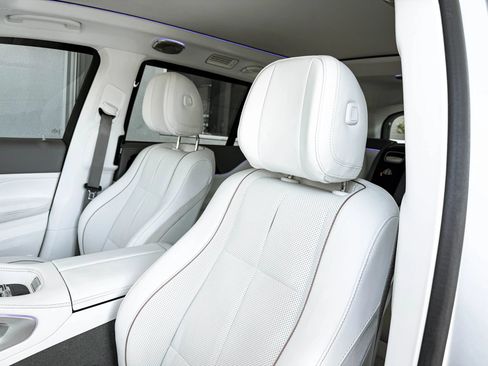 Used 2022 Mercedes-Benz Maybach GLS 600 4MATIC image 28