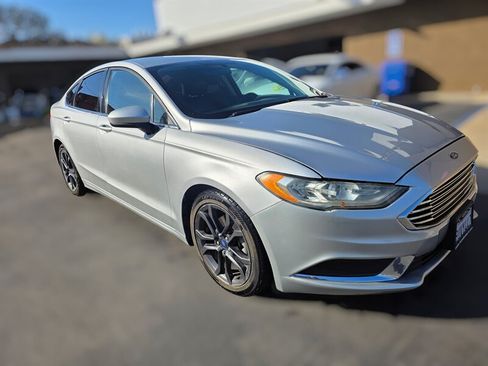Used 2018 Ford Fusion SE w/ Equipment Group 201A FWD image 13