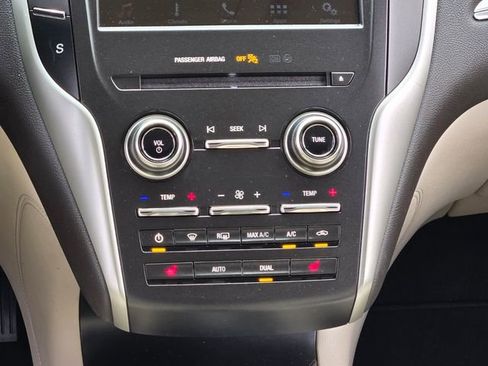 Used 2019 Lincoln MKC Premiere FWD image 18