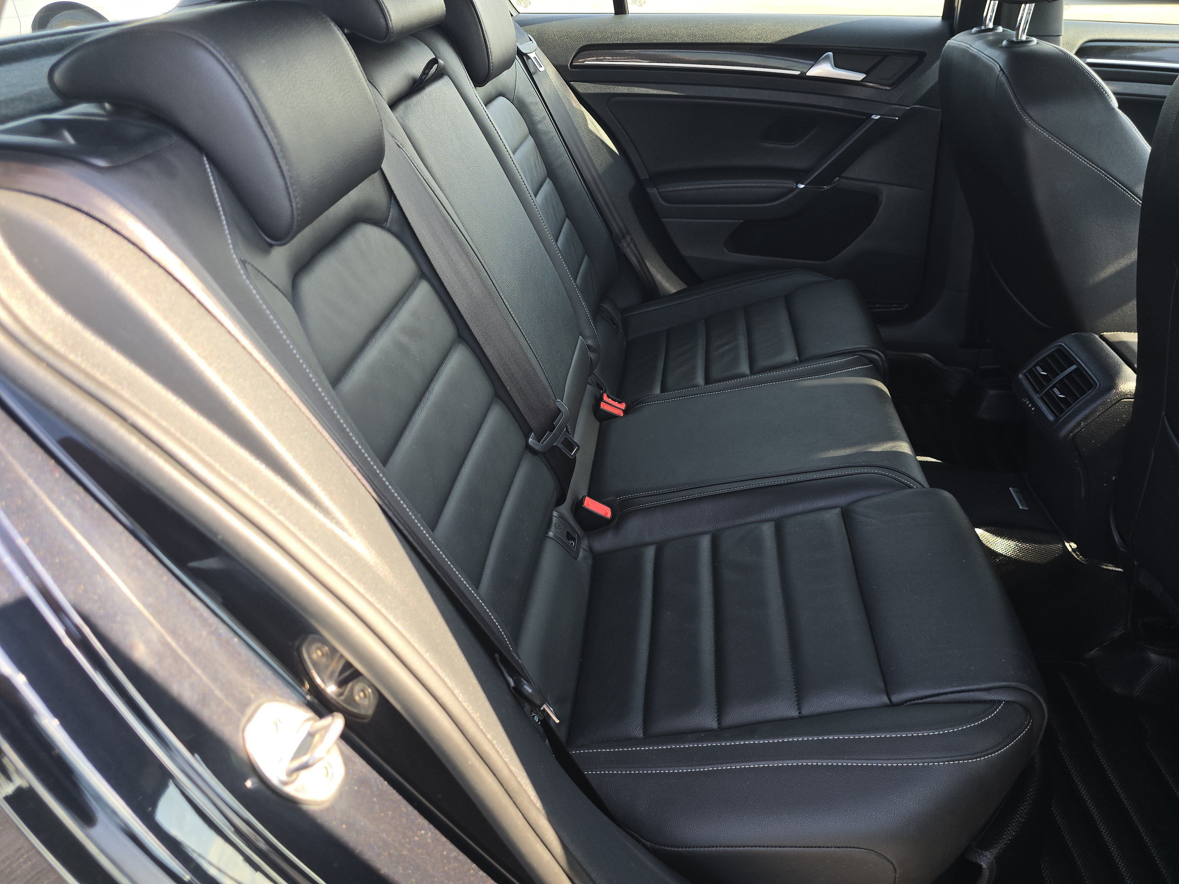 Used 2017 Volkswagen Golf R 4-Door AWD/4WD image 19