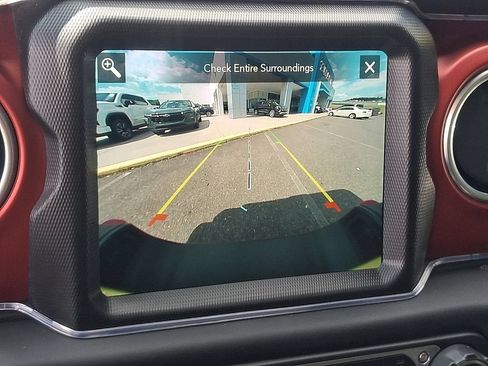 Used 2023 Jeep Gladiator Rubicon w/ Cold Weather Group AWD/4WD image 18