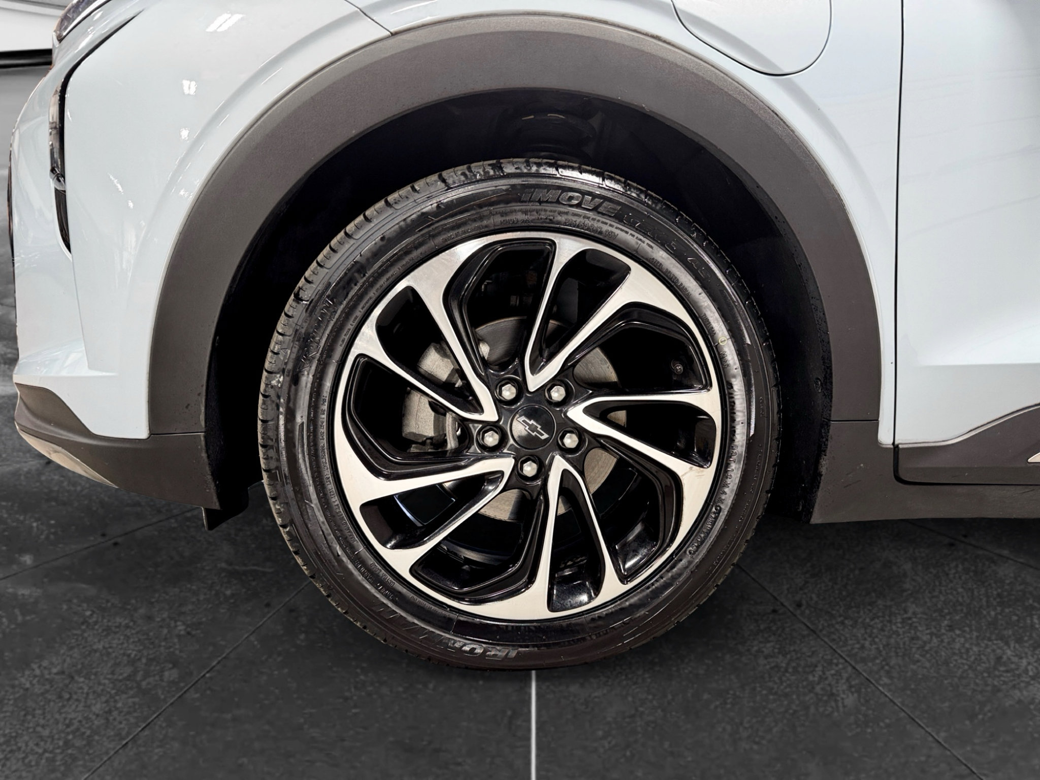 Used 2022 Chevrolet Bolt EUV Premier w/ Sun & Sound Package FWD image 27