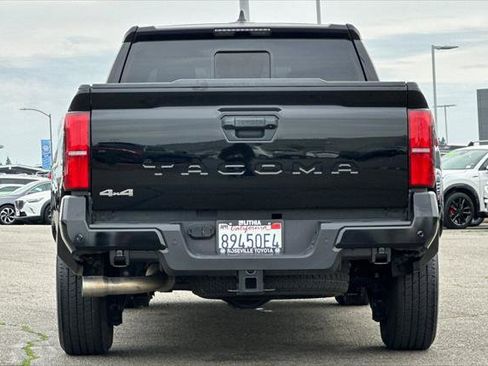 Certified 2025 Toyota Tacoma SR5 AWD/4WD image 8