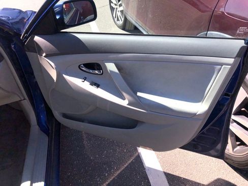 Used 2010 Toyota Camry LE FWD image 10