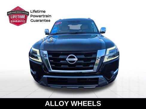Used 2022 Nissan Armada Platinum w/ Captain's Chairs Package RWD image 5