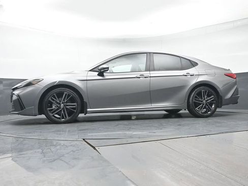 Used 2025 Toyota Camry LE image 29