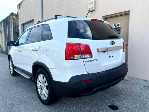 Used 2011 Kia Sorento LX w/ Convenience Pkg image 7