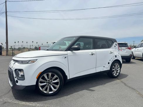 Used 2021 Kia Soul LX FWD image 2