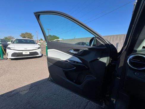 Used 2025 Chevrolet Trax LT image 20