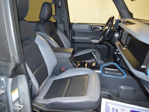 Used 2021 Ford Bronco Black Diamond image 11