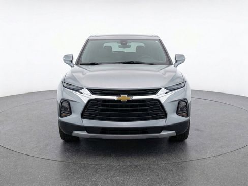 Used 2025 Chevrolet Blazer LT FWD image 2