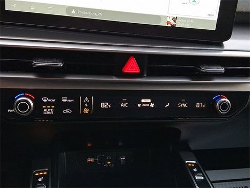 Certified 2025 Kia Sorento S image 16