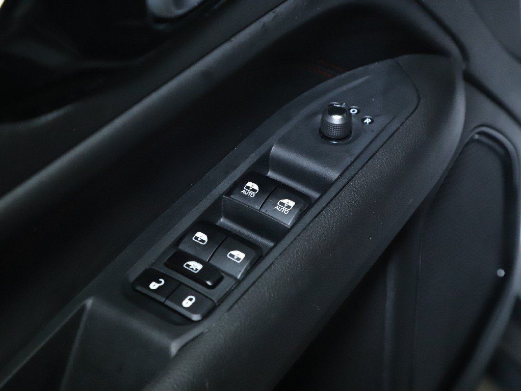 Used 2025 Jeep Compass Trailhawk AWD/4WD image 16