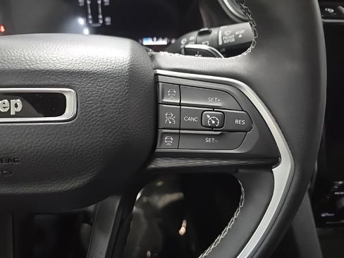 Used 2024 Jeep Grand Cherokee L Laredo AWD/4WD image 20