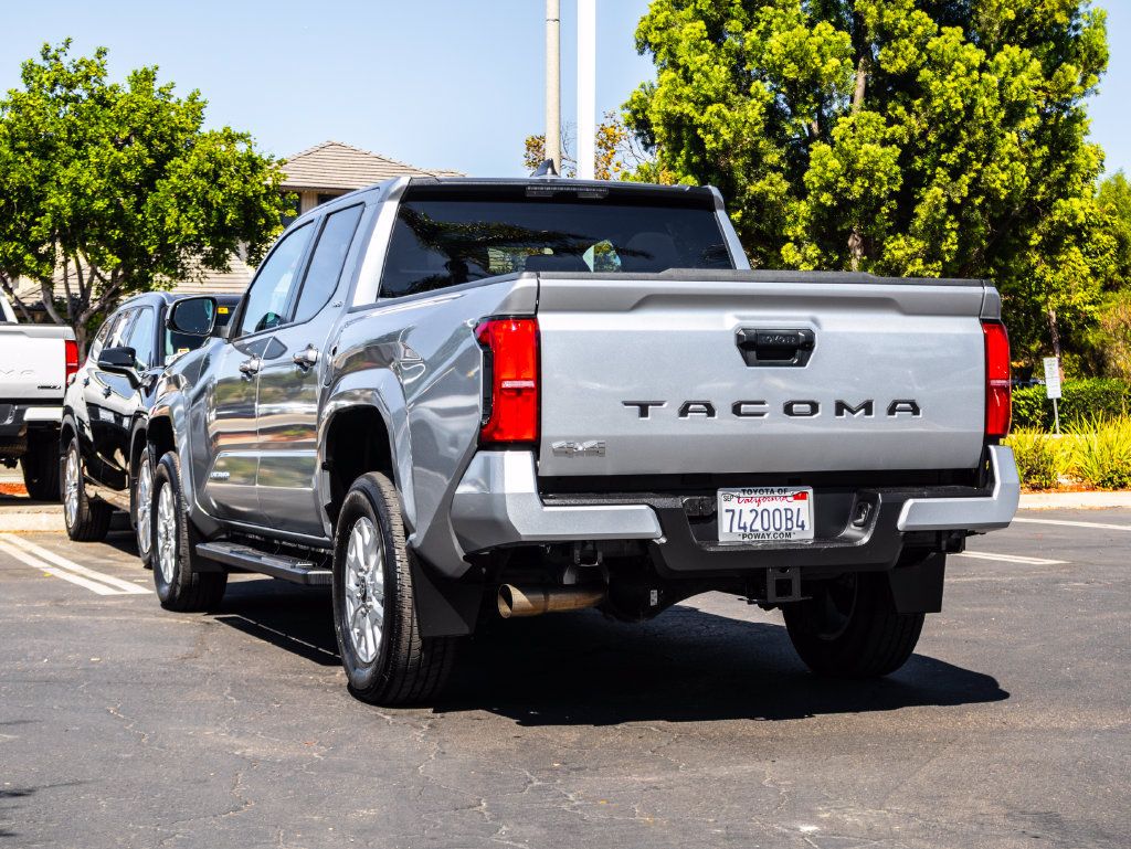 Used 2024 Toyota Tacoma SR5 AWD/4WD image 9