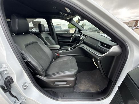 New 2025 Jeep Grand Cherokee L Altitude image 14