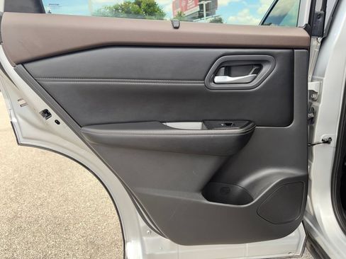 Used 2022 Nissan Rogue SV w/ SV Premium Package FWD image 30
