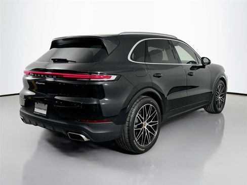 Certified 2025 Porsche Cayenne AWD/4WD image 7