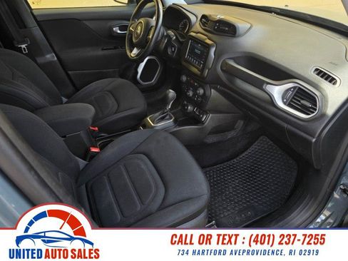 Used 2018 Jeep Renegade Latitude w/ Cold Weather Group AWD/4WD image 13