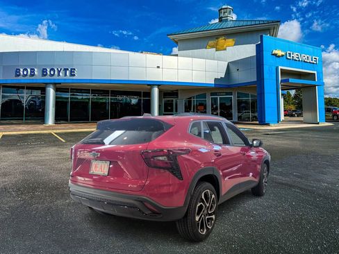 New 2026 Chevrolet Trax RS w/ Driver Confidence Package FWD image 6