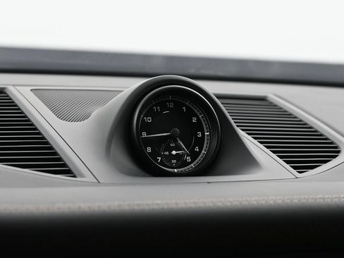Certified 2026 Porsche Macan AWD/4WD image 10