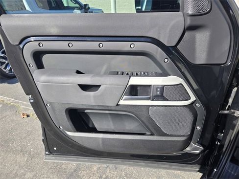 Used 2023 Land Rover Defender 110 S image 24