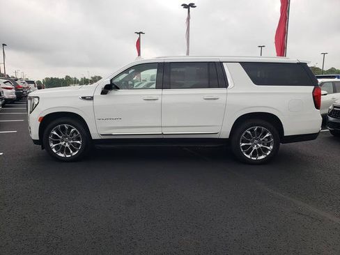 Used 2023 GMC Yukon XL SLT AWD/4WD image 7