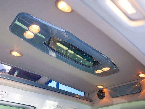 Used 2018 Mercedes-Benz Metris Passenger image 25