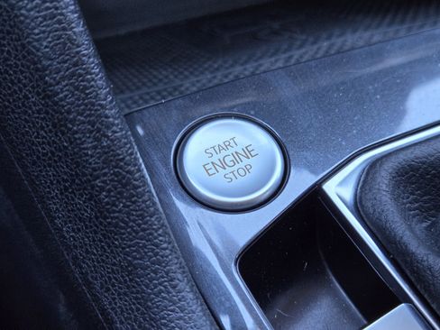 Used 2022 Volkswagen Tiguan SE image 21