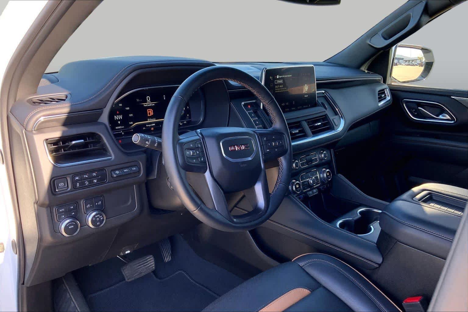 Used 2024 GMC Yukon AT4 w/ Technology Package AWD/4WD image 17