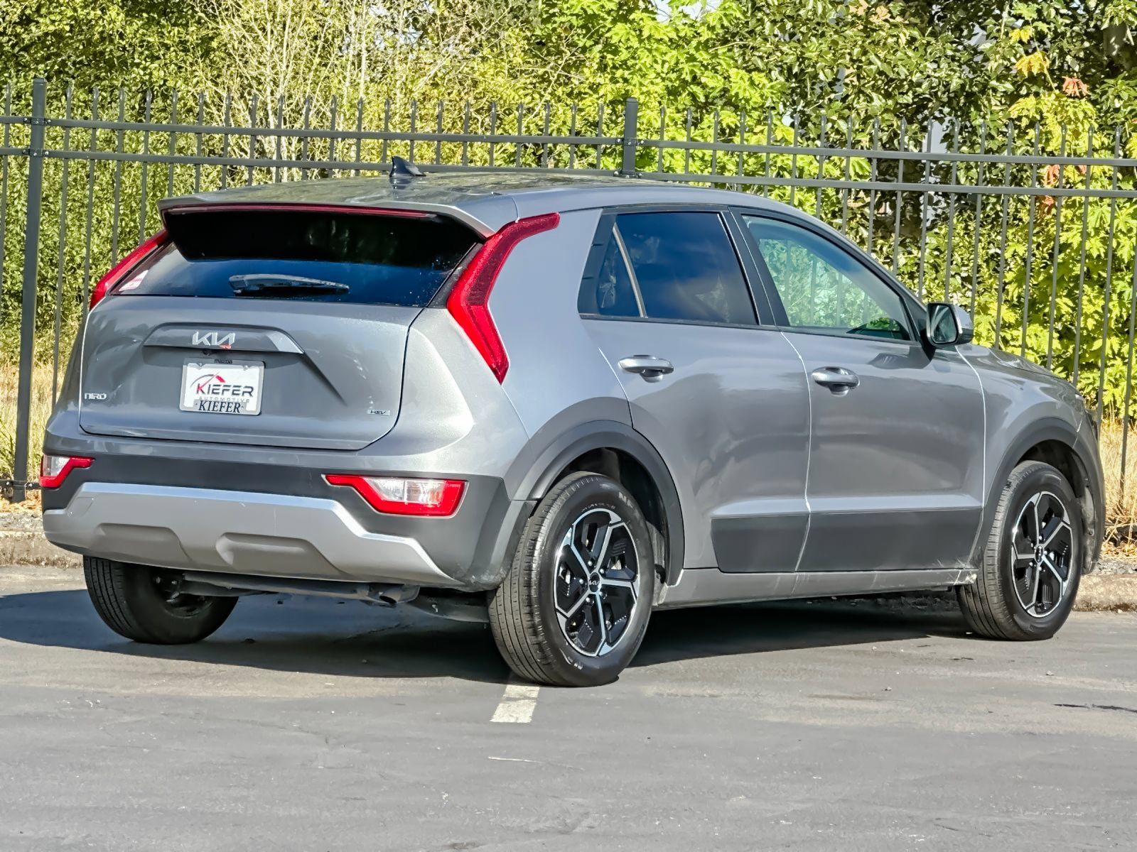 Used 2025 Kia Niro LX FWD image 3