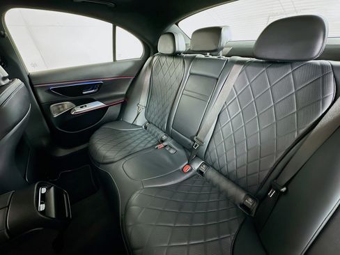 Used 2024 Mercedes-Benz E 350 4MATIC Sedan image 21